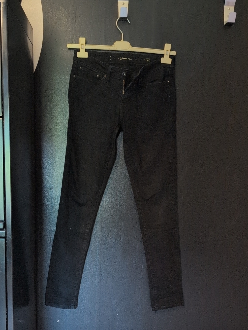Levi's Women's Black Skinny Jeans - Sleek Black Denim